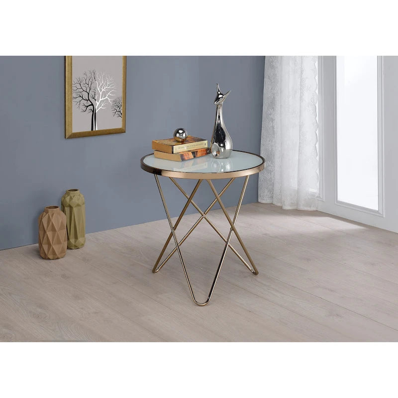 Table d'appoint ronde avec plateau en verre dépoli et finition champagne, avec base en métal en V