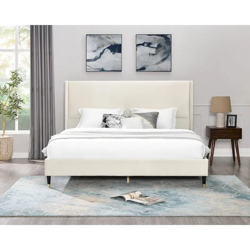 Lit plateforme style Queen Size beige avec tête de lit capitonnée en velours