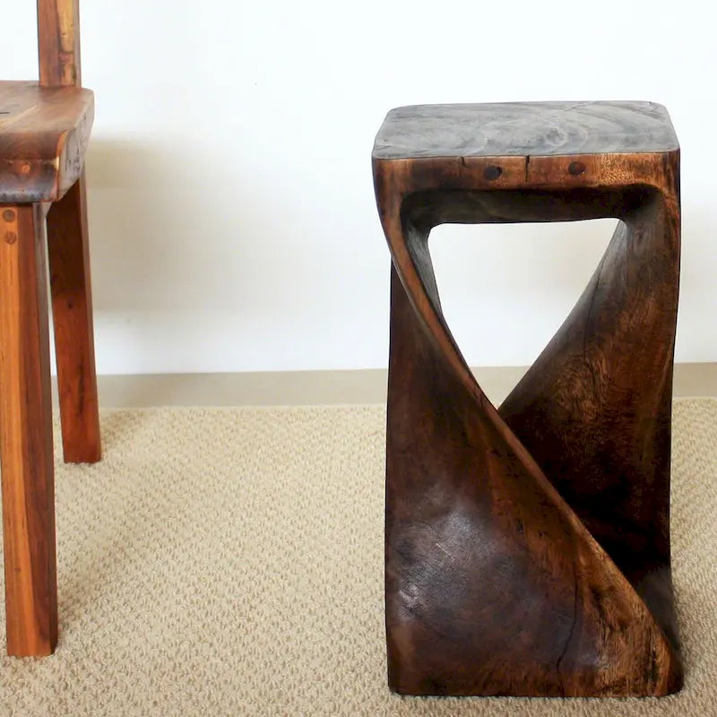 Tabouret Twist en bois 10 x 10 x 18 po de haut, Huile moka