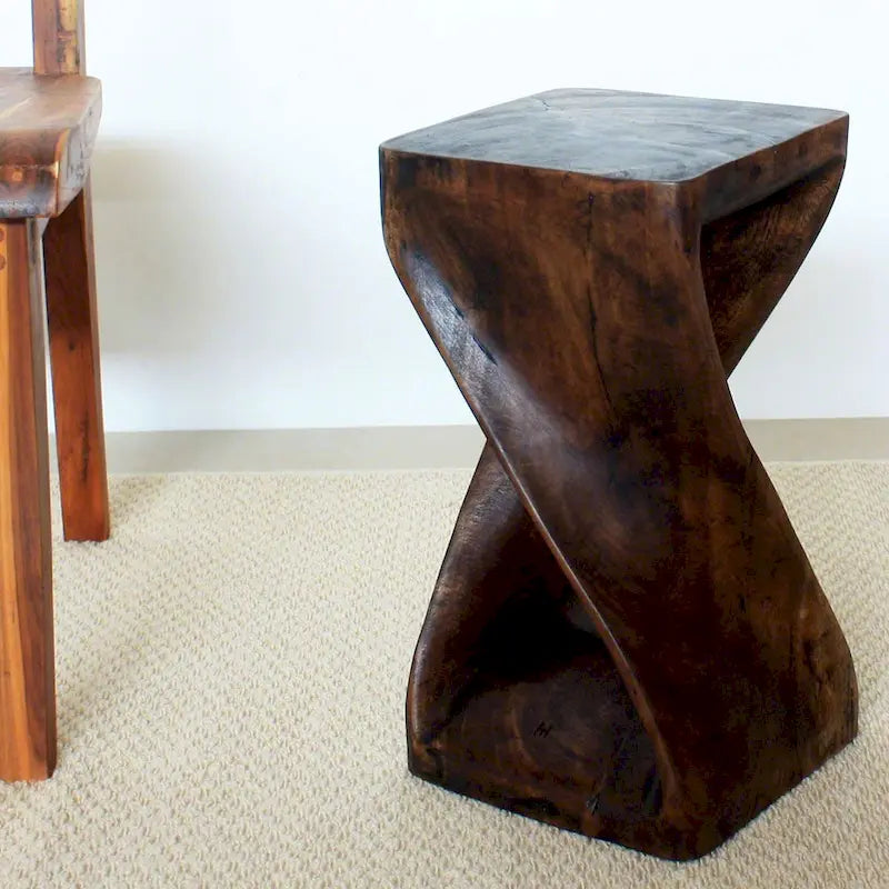 Tabouret Twist en bois 10 x 10 x 18 po de haut, Huile moka